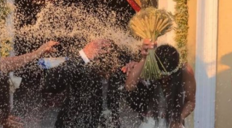 Αγαπημένος Έλληνας ηθοποιός ανέβηκε τα σκαλιά της εκκλησίας!