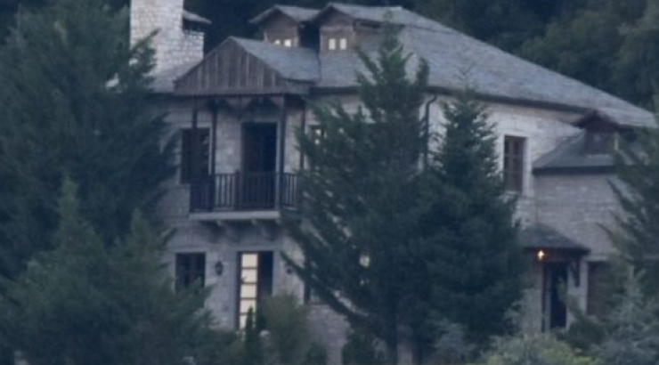 Σε αυτή την εντυπωσιακή έπαυλη μέσα στο δάσος έγινε ο γάμος ζευγαριού της ελληνικής showbiz!