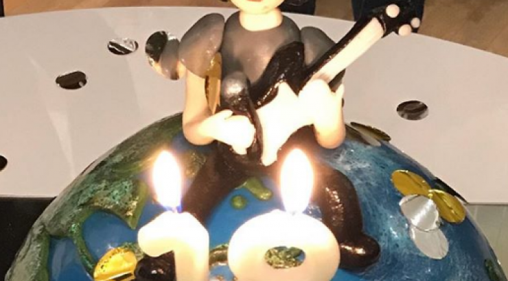 Η εντυπωσιακή τούρτα για τα 18α γενέθλια του γιου επώνυμου ζευγαριού της ελληνικής showbiz!