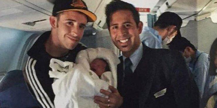 Γέννησε μέσα στο αεροπλάνο αλλά δεν ήξερε ότι είναι έγγυος