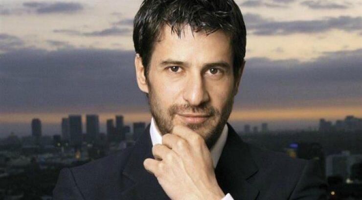 O Αλέξης Γεωργούλης μαντεύει διάσημα…χείλη!