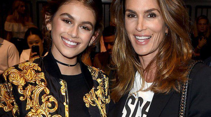 H Cindy Crawford και η Kaia Gerber δείχνουν ολόιδιες στην ίδια καμπάνια, με 30 χρόνια διαφορά!