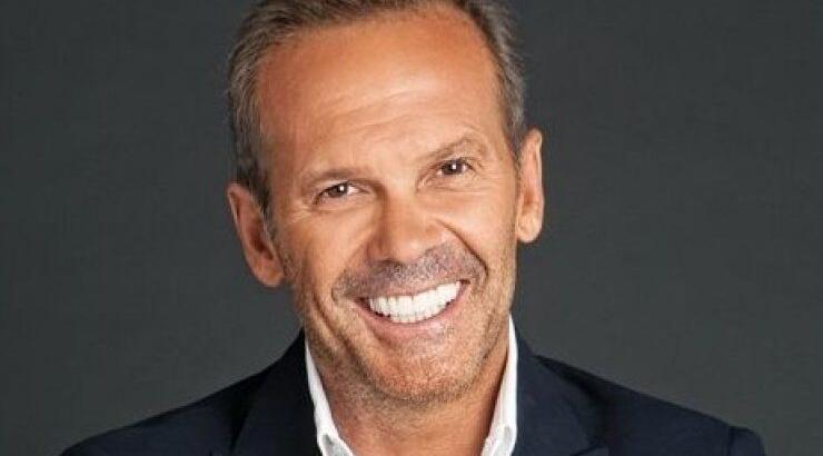 Πέτρος Κωστόπουλος: Στην Μύκονο με μελαχρινή που προκάλεσε σχόλια [εικόνα]