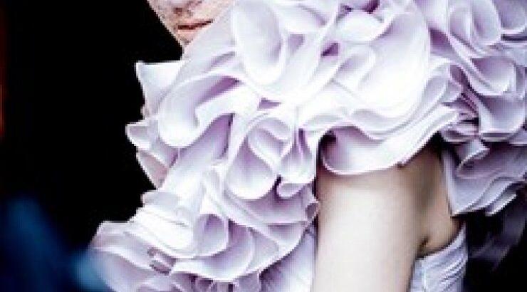 O οίκος Giambattista Valli δημιουργεί για τη MAC 