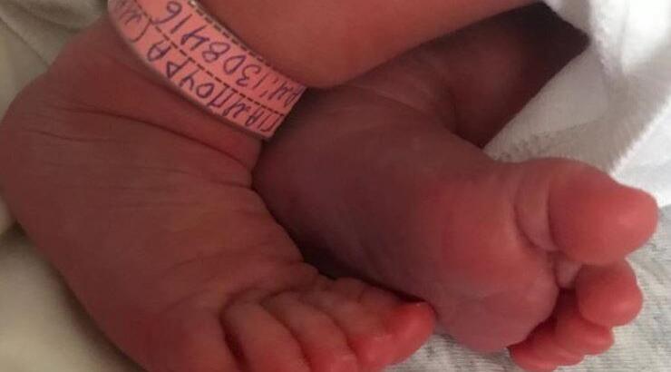Επώνυμη Ελληνίδα έγινε μανούλα και δημοσίευσε την πρώτη φωτογραφία του μωρού της!