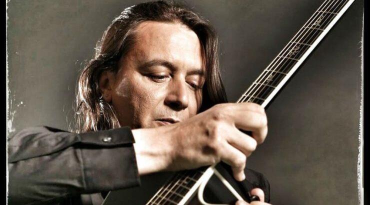 Γιάννης Κότσιρας: Την πρώτη φορά που τον άκουσε live ο πατέρας του τον έβαλε να πληρώσει!