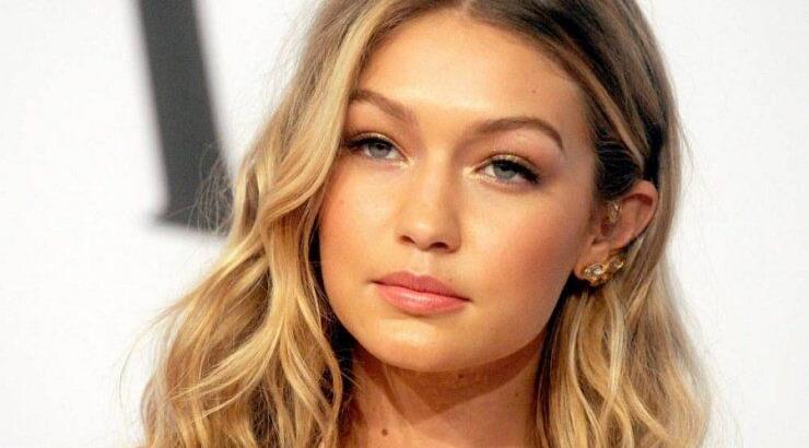 Η Gigi Hadid φόρεσε ένα σακάκι H&M που κοστίζει 40 ευρώ