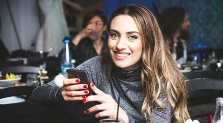 Η μίνι φούστα της Τζώρτζιας Παναγή που έφερε αναστάτωση! [εικόνα & βίντεο]