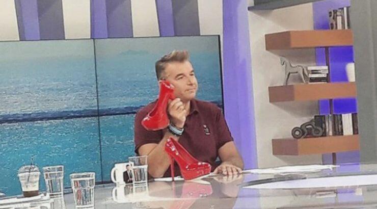 Ο Γιώργος Λιάγκας περπάτησε σε ψηλοτάκουνα on air! [βίντεο]