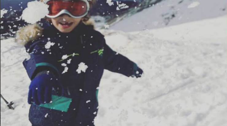 Παιχνίδια στα χιόνια για επώνυμη Κύπρια με την οικογένειά της!