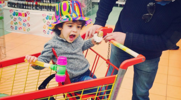 Τα αποκριάτικα ψώνια επώνυμης Κύπριας με το γιο και τον μπαμπά της!