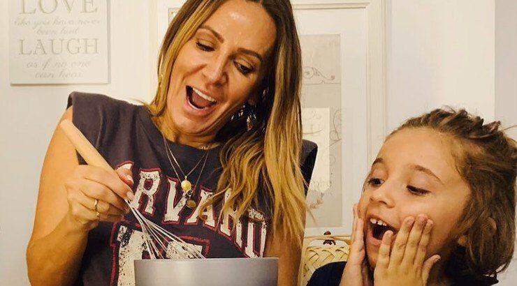 Γιώτα Δαμιανού: Το απολαυστικό βίντεο με τον γιο της να αναπαριστούν σκηνή από ελληνική ταινία 