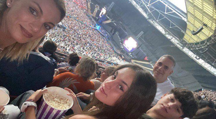 Νικόλας – Γιώτα Παπαδοπούλου: Με τα παιδιά τους στη συναυλία των Coldplay στο Λονδίνο [εικόνες & βίντεο]