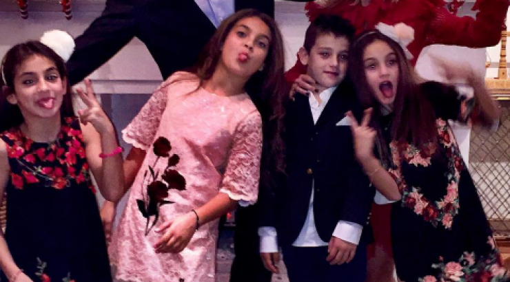 Πόσο ταλέντο! Τα παιδιά του Νικόλα και της Γιώτας Παπαδόπουλου στο θεατρικό σανίδι! [βίντεο]