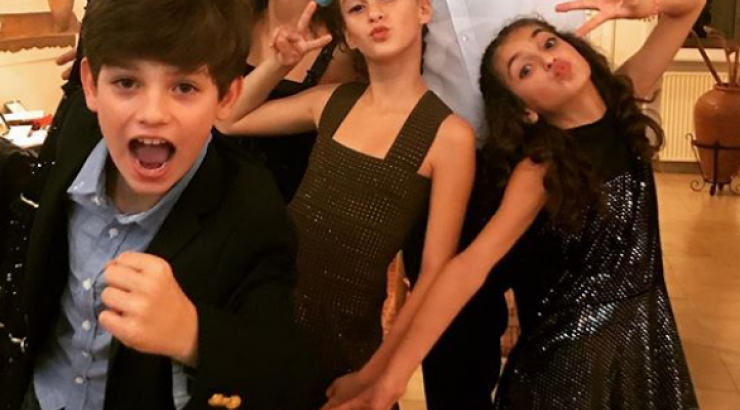 Είναι όλοι τους υπέροχοι! Η Γιώτα Παπαδοπούλου φωτογραφίζεται με τα τέσσερα παιδάκια της!