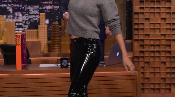 Αγαπάμε το vinyl παντελόνι!