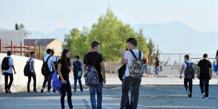 Επίσημη πρώτη για Γυμνάσια και Λύκεια -Οι ευχές του Προέδρου 