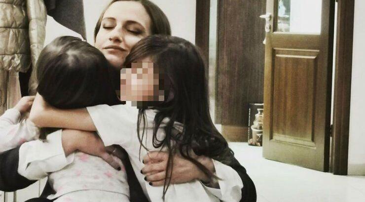 Γωγώ Αλεξανδρινού: Το συγκινητικό στιγμιότυπο με τη συνάντηση πίσω από τζάμι γιαγιάς και εγγονής