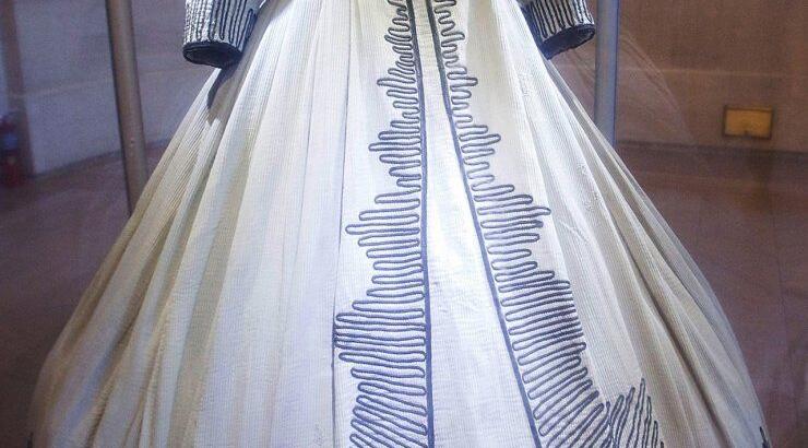 Ποιας το φόρεμα πωλήθηκε για $137,000