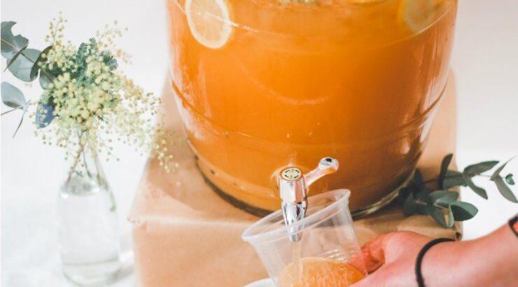 Αυτός ο χυμός σε βοηθάει να απολαμβάνεις ένα λιπαρό γεύμα χωρίς να παίρνεις κιλά