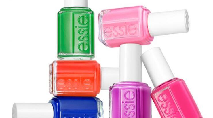 Καλοκαιρινοί πειρασμοί απο την Essie!