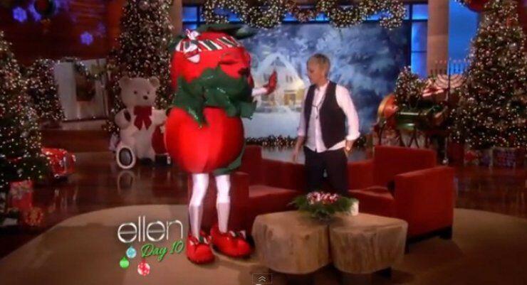 Halle Berry: Ντύθηκε χριστουγεννιάτικη μασκότ! 