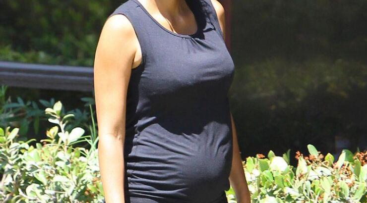 Halle Berry: Με φουσκωμένη κοιλίτσα