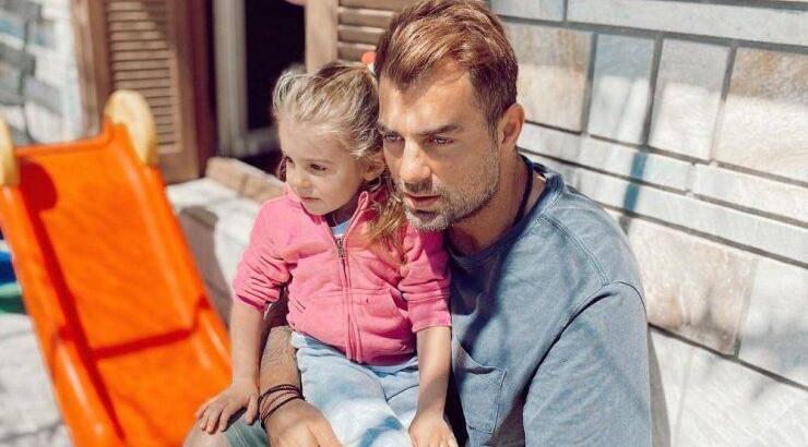 Στέλιος Χανταμπάκης: Η κόρη του παίζει "Survivor" και κάνει τον πανηγυρισμό της Μαριαλένας! [βίντεο]