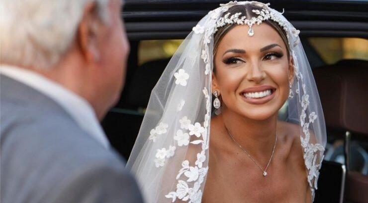 Ελένη Χατζίδου: Οι συγκινητικές εικόνες από την ημέρα του γάμου της μαζί με τους γονείς της