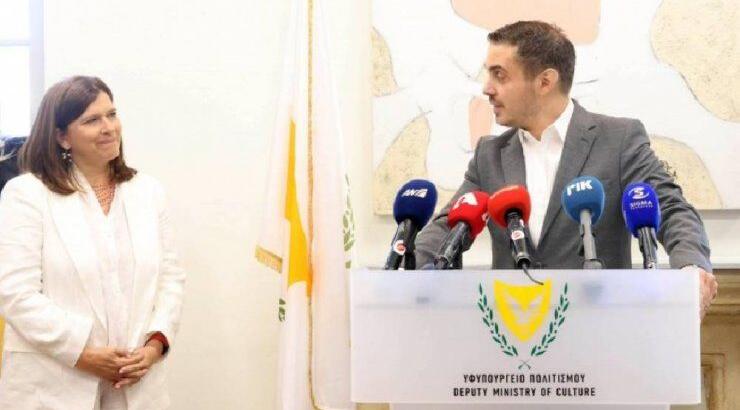 Χατζηγιάννης: Με στίχους από το “Άγγιγμα Ψυχής” αποχαιρέτησε το Υφυπουργείο Πολιτισμού