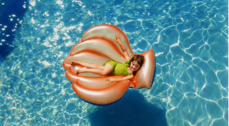 Καύσωνας και παιδί: Τα απαραίτητα προληπτικά μέτρα και συμβουλές από ένα παιδίατρο