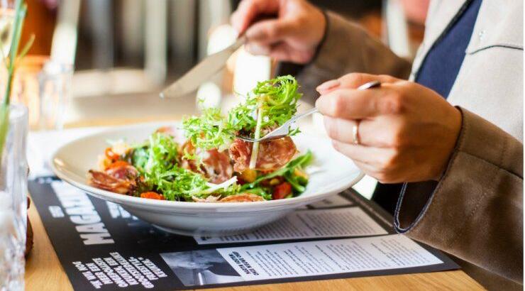 Πώς να υπολογίζεις τις θερμίδες που πρέπει να τρως για να χάσεις βάρος