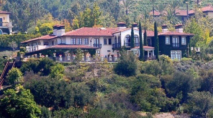 Μετά το χωρισμό πουλήσανε και το σπίτι [εικόνα]