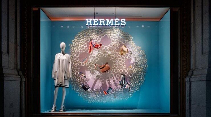 Hermès με βιτρίνα της φύσης