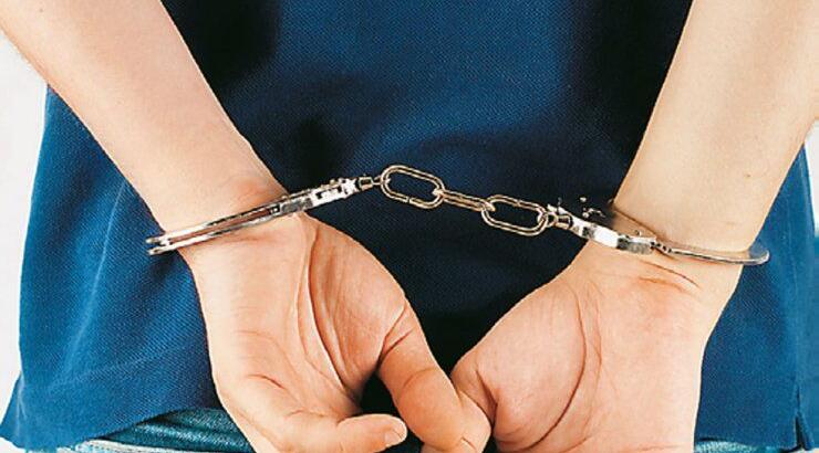 Χειροπέδες σε αστυνομικό για το κύκλωμα κλοπιμαίων οχημάτων 