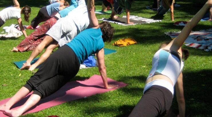 Γιόγκα στο πάρκο για όλους!