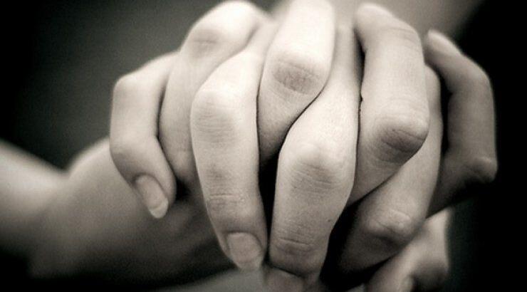 Πασίγνωστος Κύπριος επιχειρηματίας έπιασε την γυναίκα του με άλλη γυναίκα 