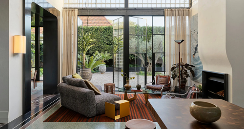 Η έξυπνη χρήση υλικών και χρωμάτων μεταμόρφωσε αυτό το σπίτι στη Μελβούρνη