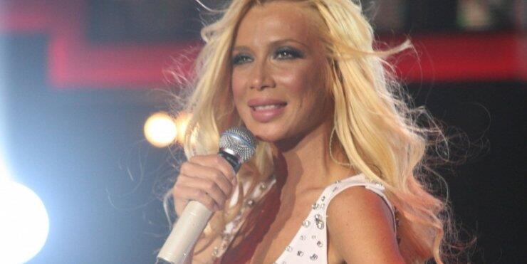 Πάολα: Πλήρωσε τα έξοδα μετακίνησης των θαυμαστών της για το Μόναχο!