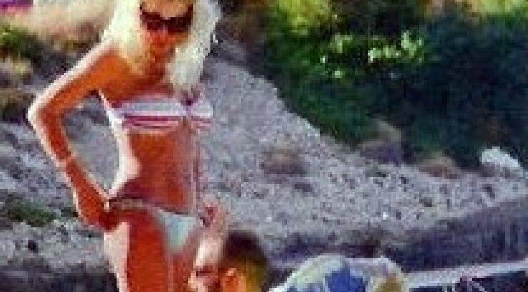 Αντώνης Κανάκης - Κλέλια Ρένεση: Καυτά φιλιά στη Ζάκυνθο