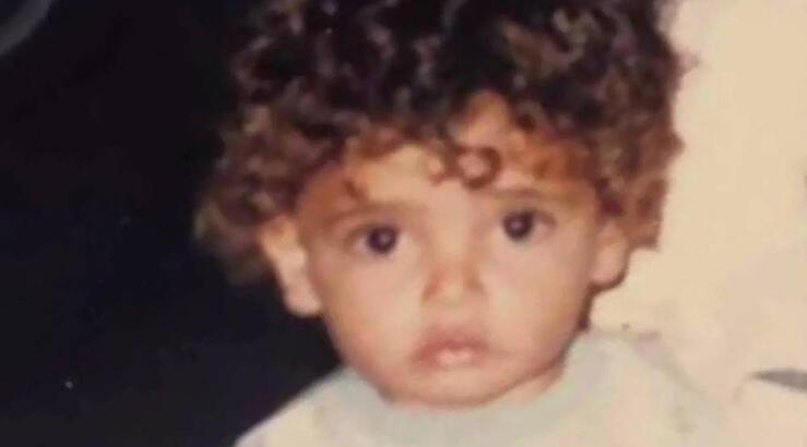 Αναγνωρίζετε ποιος γνωστός Κύπριος είναι το αγοράκι στην εικόνα; 