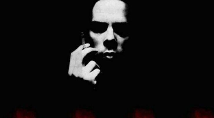 O Nick Cave τραγουδά: "στην Αθήνα κλαίνε από τα δακρυγόνα..."