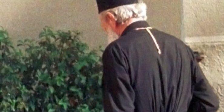 Έκλεψαν 20χιλιάδες απο το σπίτι του ιερέα των Τρούλλων 