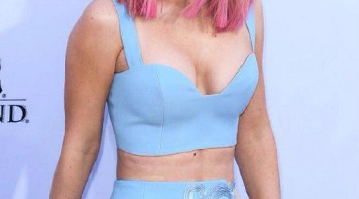 Ποια τραγουδίστρια έκανε πλαστική στη μύτη και έβαλε εμφυτεύματα στα μάγουλα;