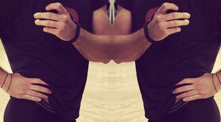 Όταν οι άντρες μιμούνται γυναικείες πόζες στο Instagram