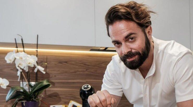 Ηλίας Βρεττός: Οι αποκαλύψεις που έκανε για τη σύντροφό του και η επιθυμία του να γίνει πατέρας [βίντεο]