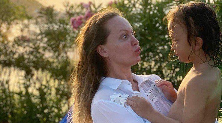 Ilona Garamvolgyi: Η τούρτα υπερπαραγωγή για τα πέμπτα γενέθλια του γιου της! [εικόνες]