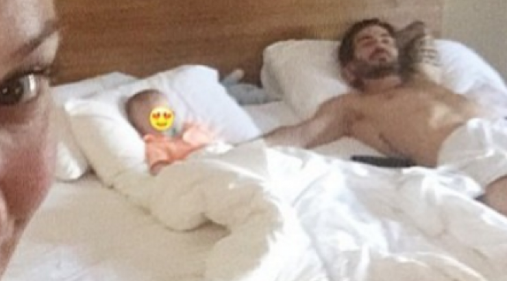 Επώνυμη της κυπριακής showbiz γιορτάζει τα γενέθλιά της στο κρεβάτι με τον ποδοσφαιριστή σύντροφο της και το μωράκι τους!