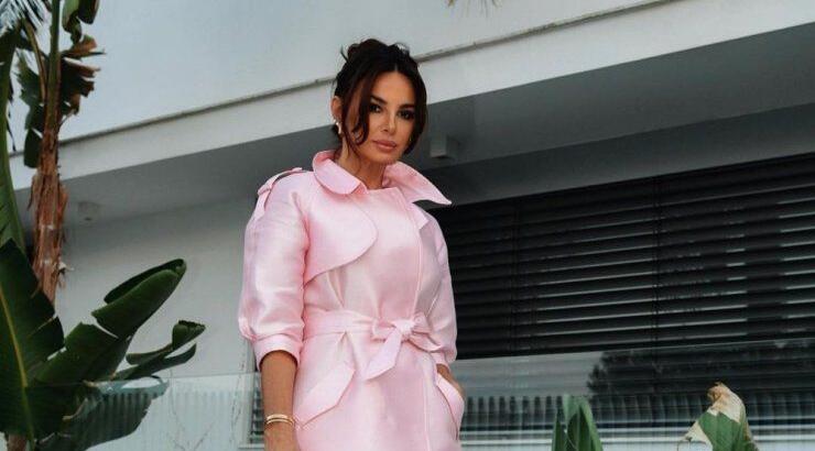 H Ramona Filip σου δείχνει πώς να φορέσεις το γκρι το φθινόπωρο 