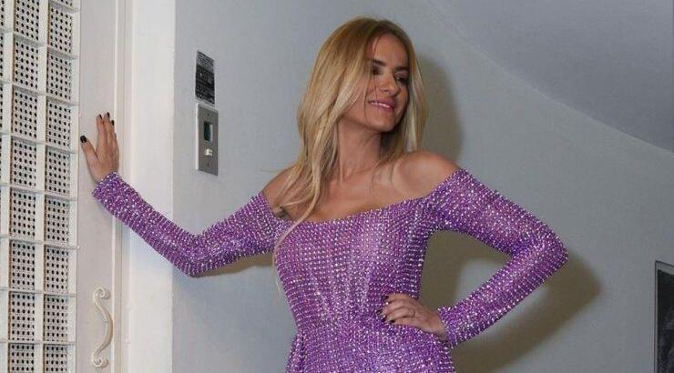 Έφη Παπαϊωάννου: Ο stylish & festive τρόπος που επέλεξε να φορέσει το τζιν της παντελόνι